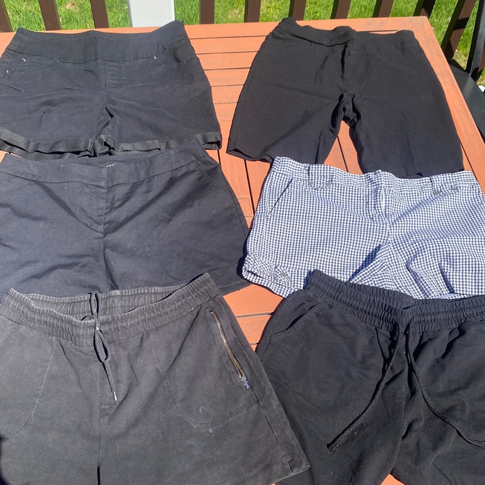 6 Pair M-L Womens shorts Loft, Apt9, Time & Tru
